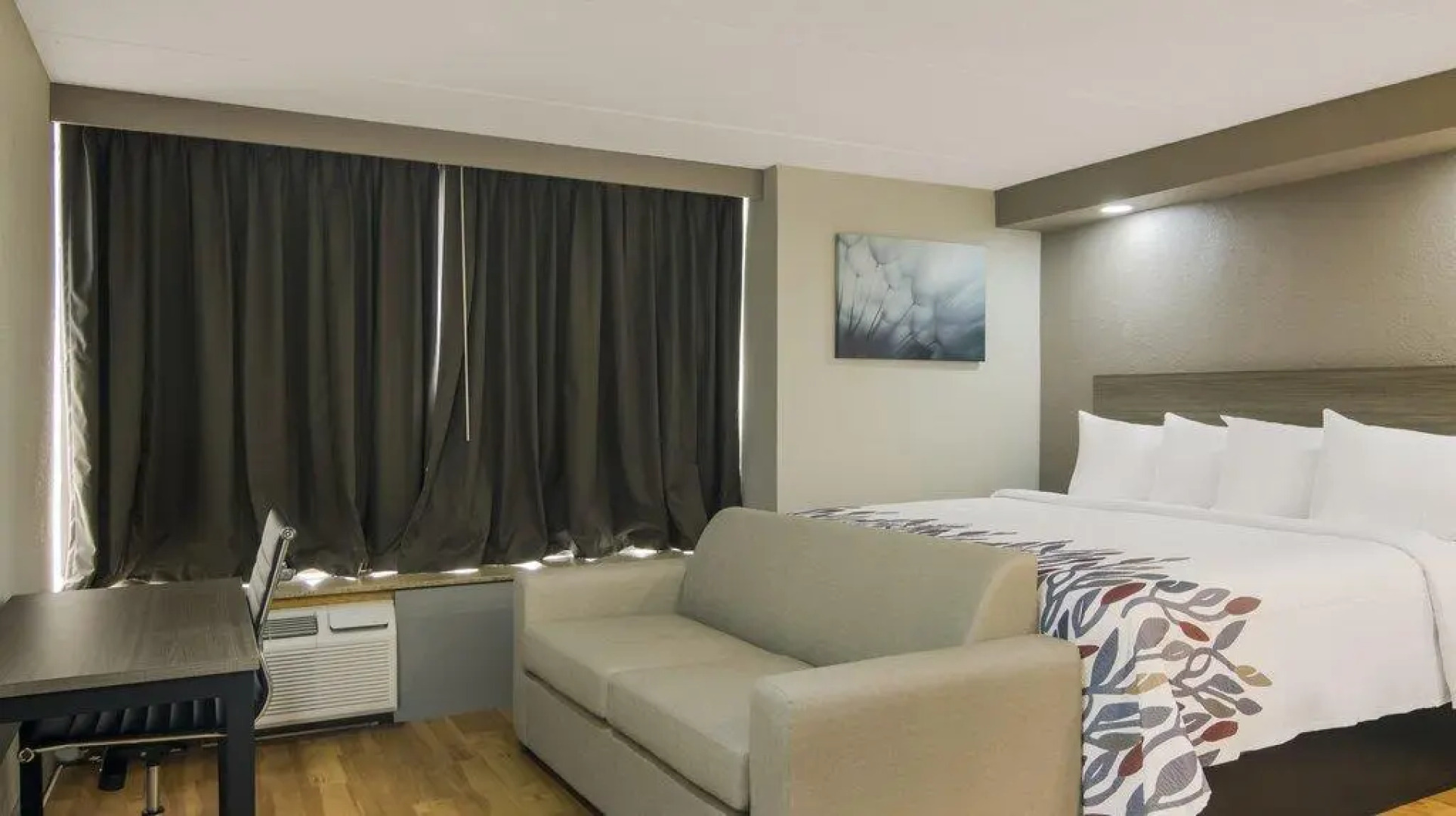 Red Roof Inn & Conference Center Chicago - N Aurora/ Naperville