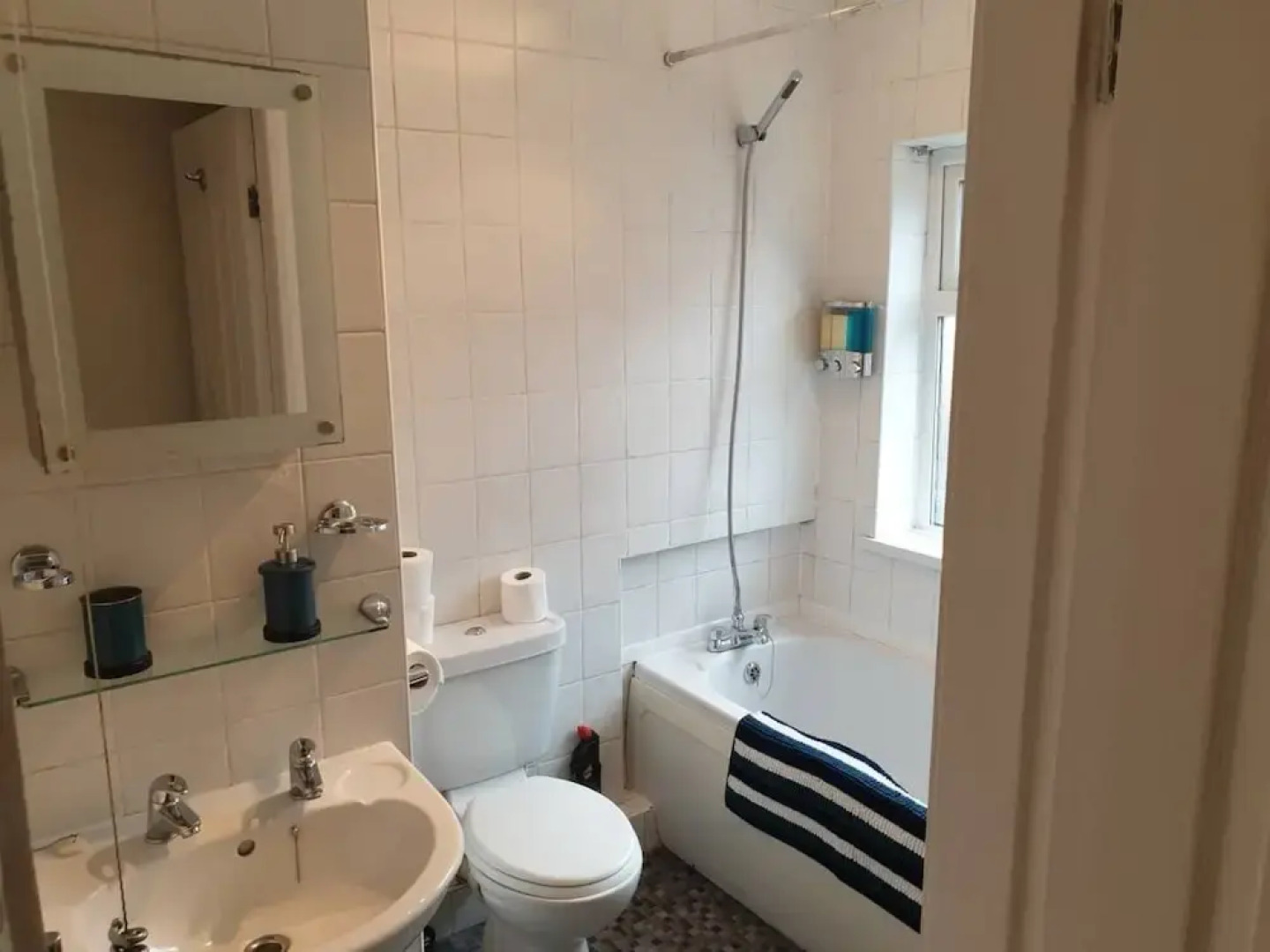 South Shield's Emerald 2 Bed Apartment