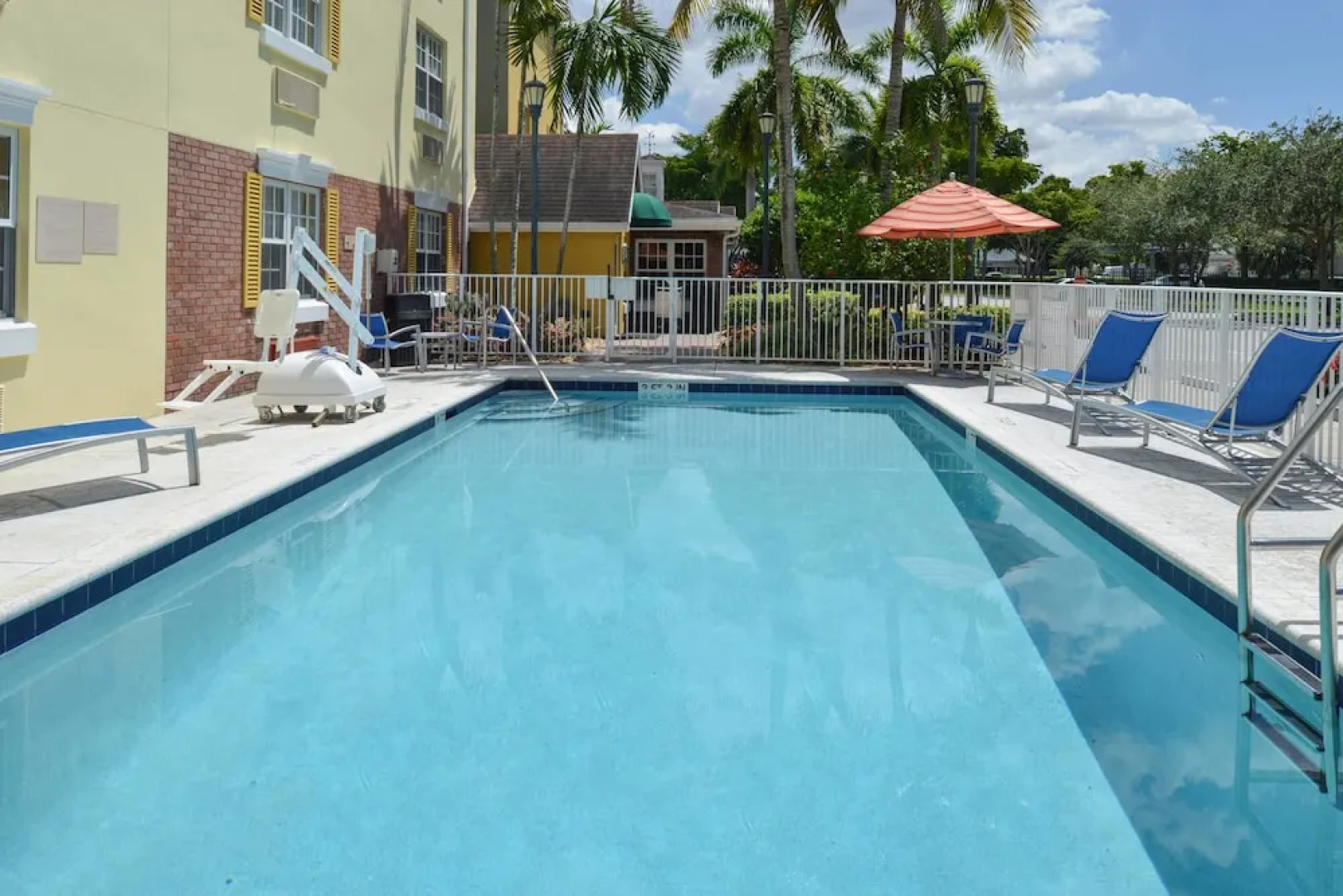 Candlewood Suites Miami Lakes an IHG Hotel