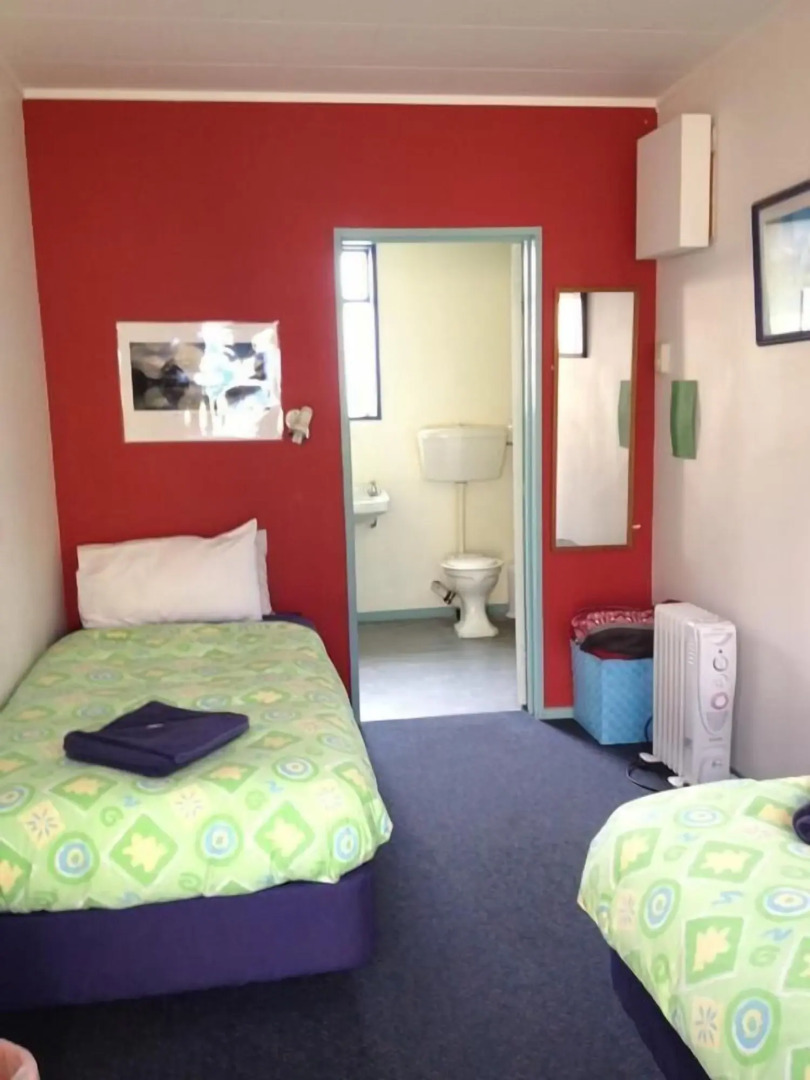 Sequoia Lodge & Backpackers