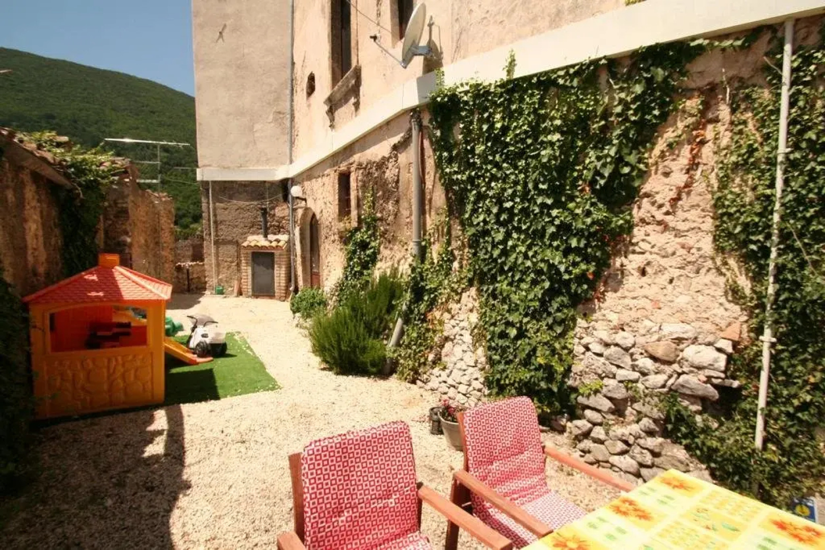 Sotto Il Castello