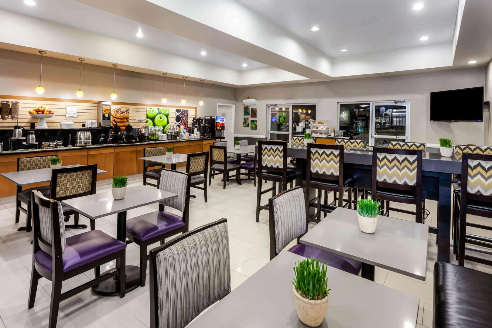 La Quinta Inn & Suites by Wyndham Laredo Airport