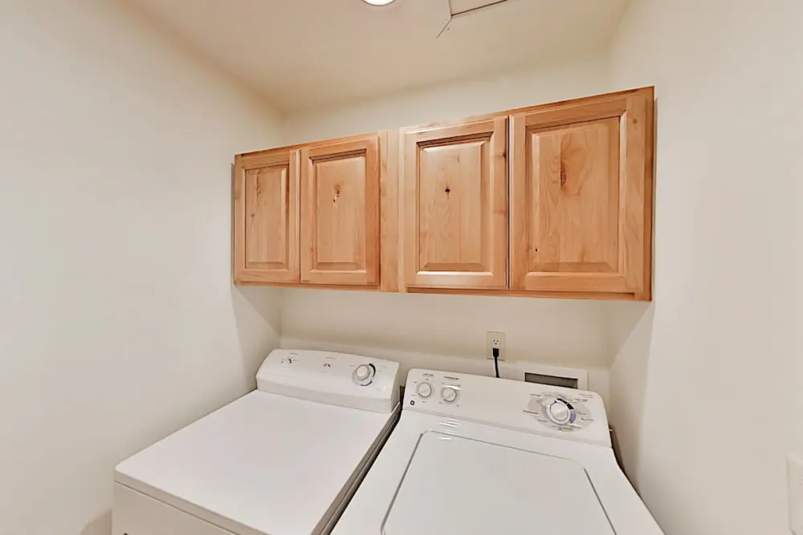 Epic Mountain Lodge Hideaway W/ Fireplaces & Deck 4 Bedroom Home