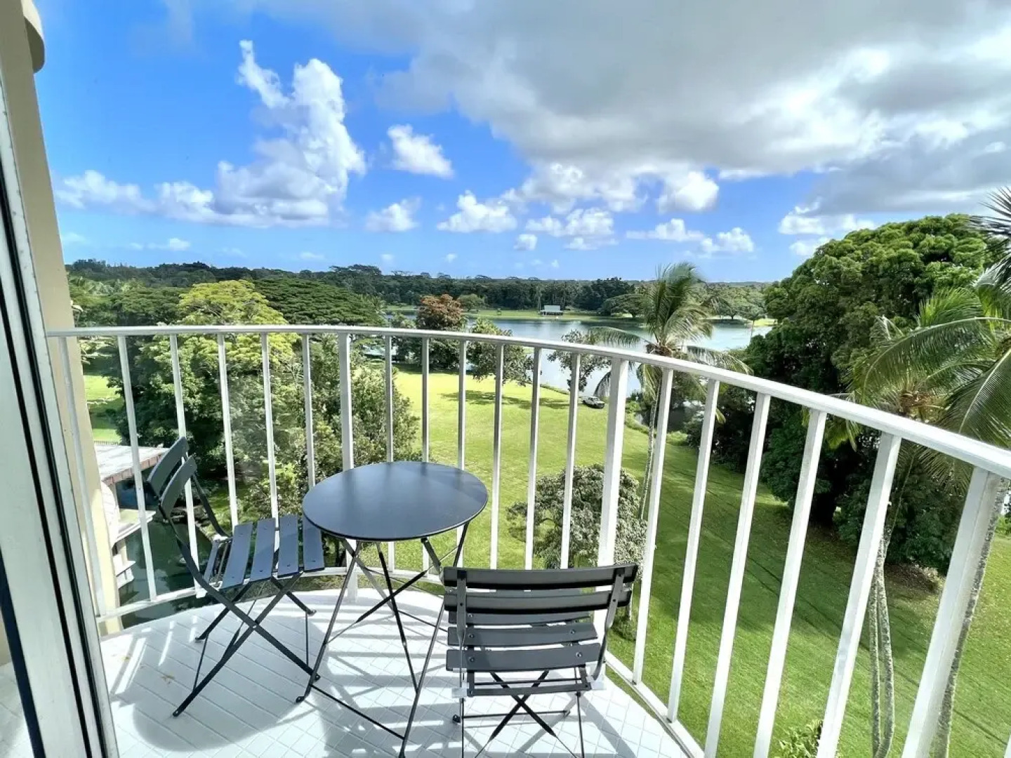 Stunning Views Best location in Hilo 2BR