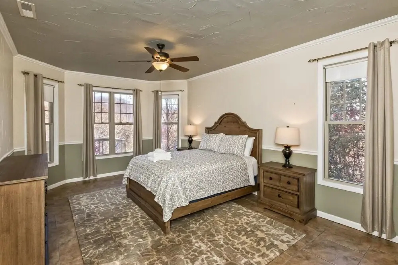 Rumbling Bald Resort Home In Lake Lure - Wifi - Community Beach, Pool, Golf And More 5 Bedroom Home by Sunscape Property Management
