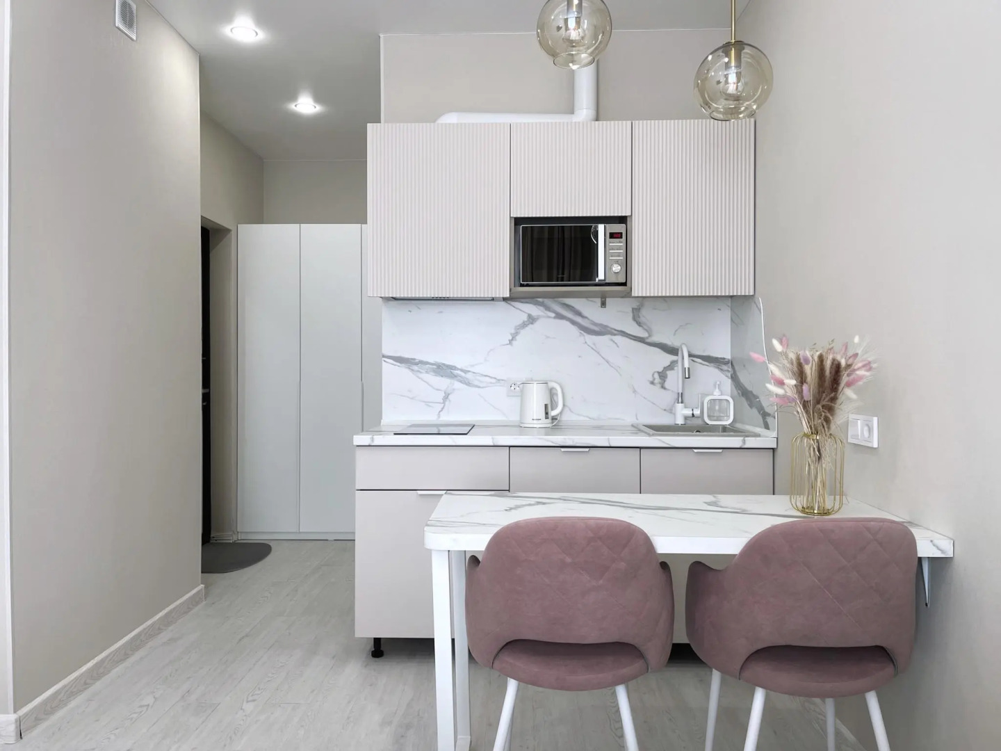 STATUS (Статус) на улице Степана Повха