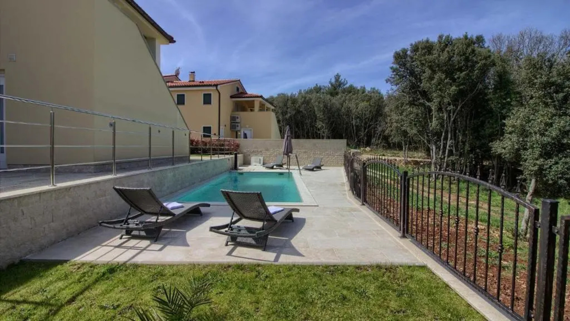 Luxury villa Mar with pool 200m from the beach and restaurants