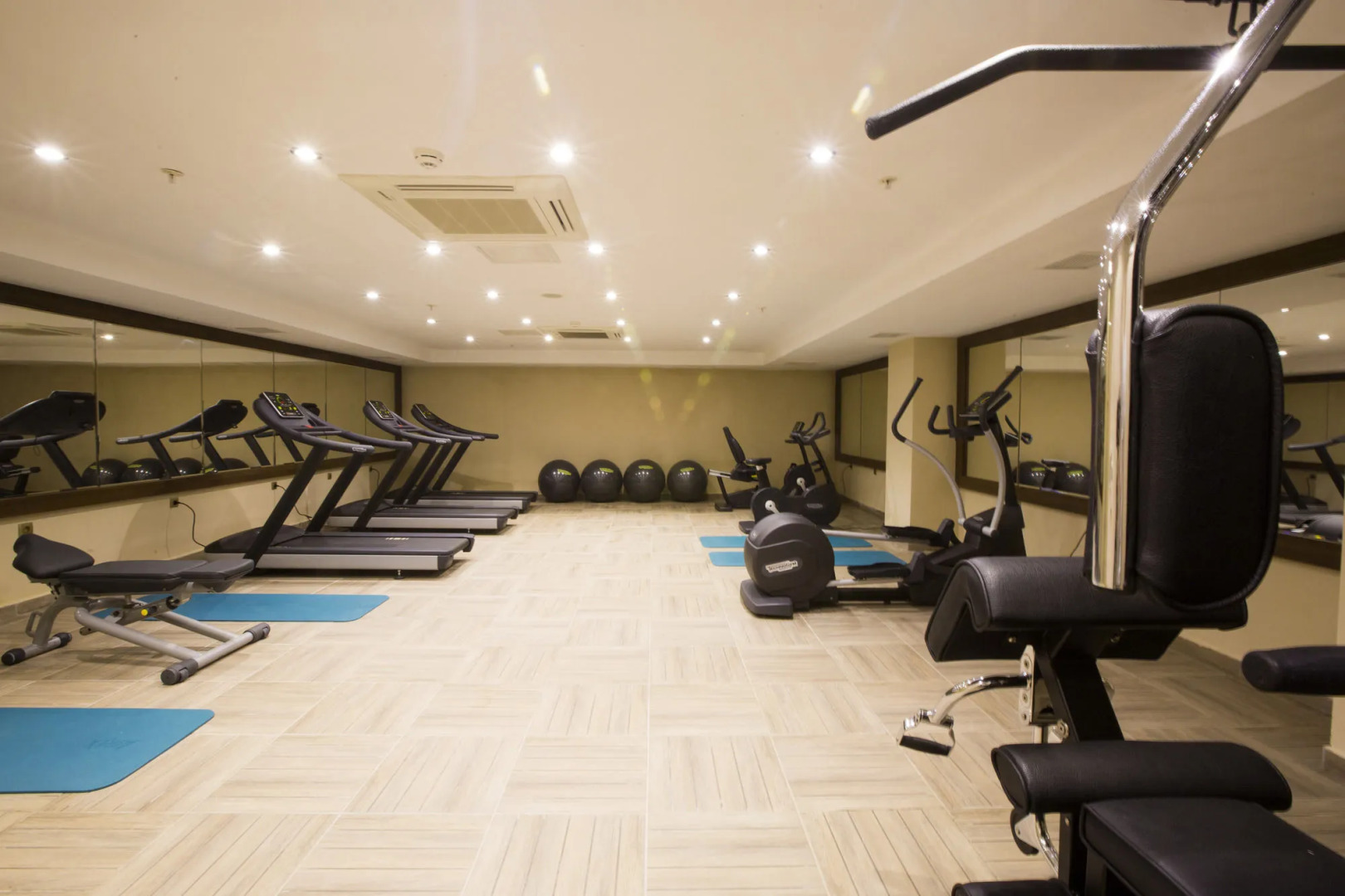 World Point Reis Inn Hotel