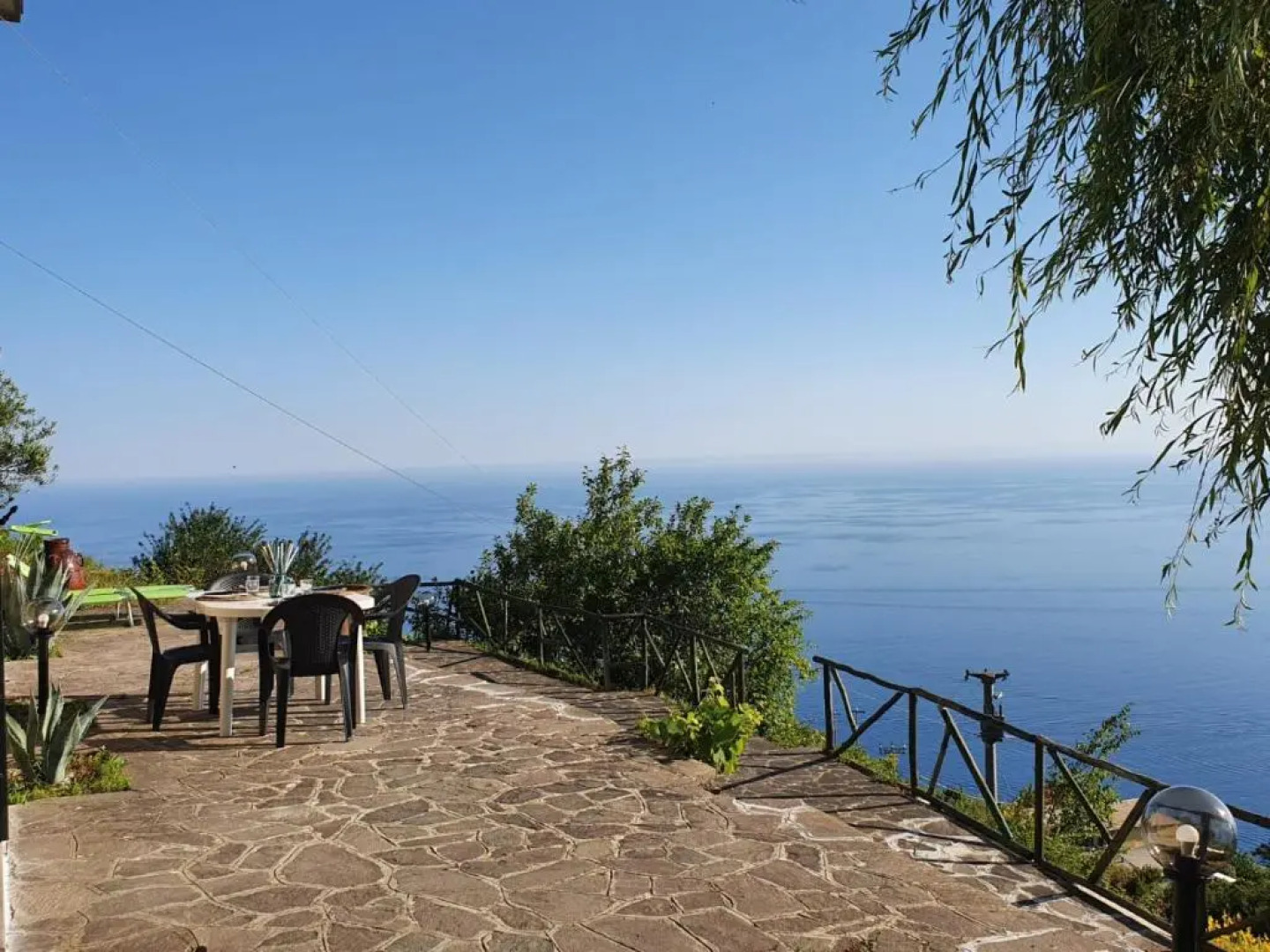 Sunset in the sea by Arbaspàa