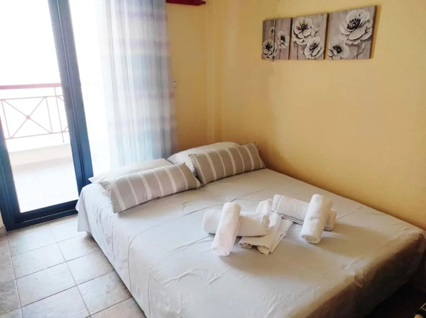 Sea View Maisonette in Chanioti, 40m from the Beach