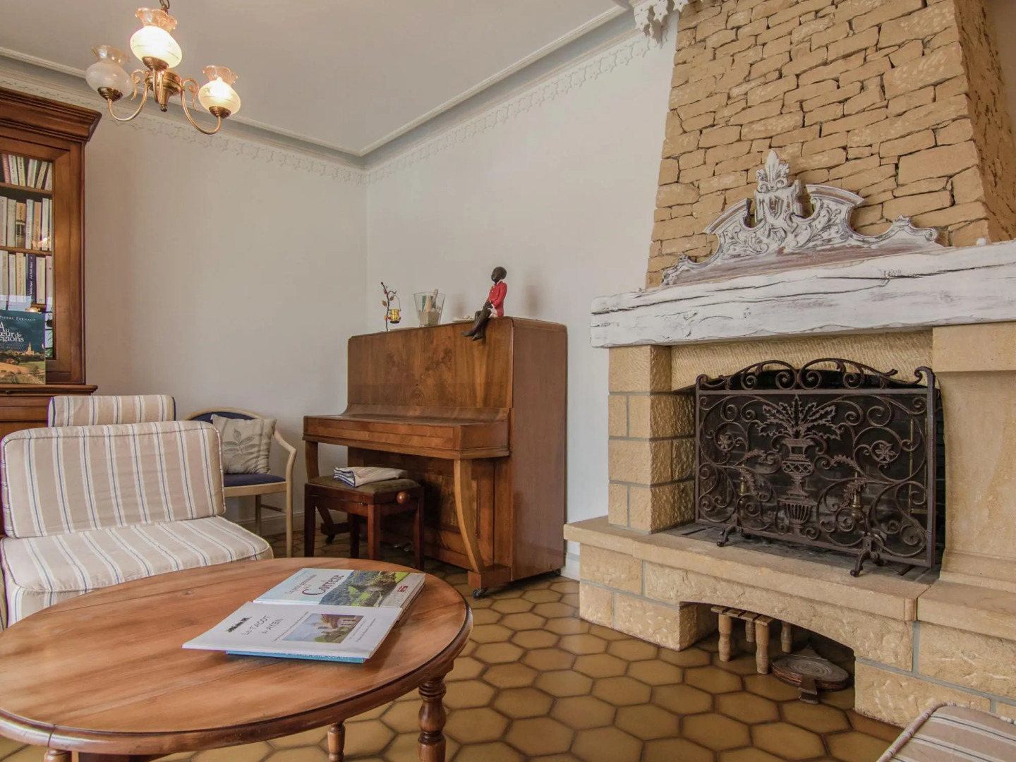 Cozy Villa in Saint-bonnet-la-rivière With Swimming Pool