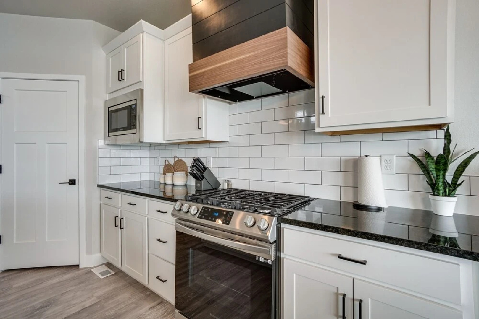 Family-friendly Townhome ~ 2 Mi to Windsor Lake!