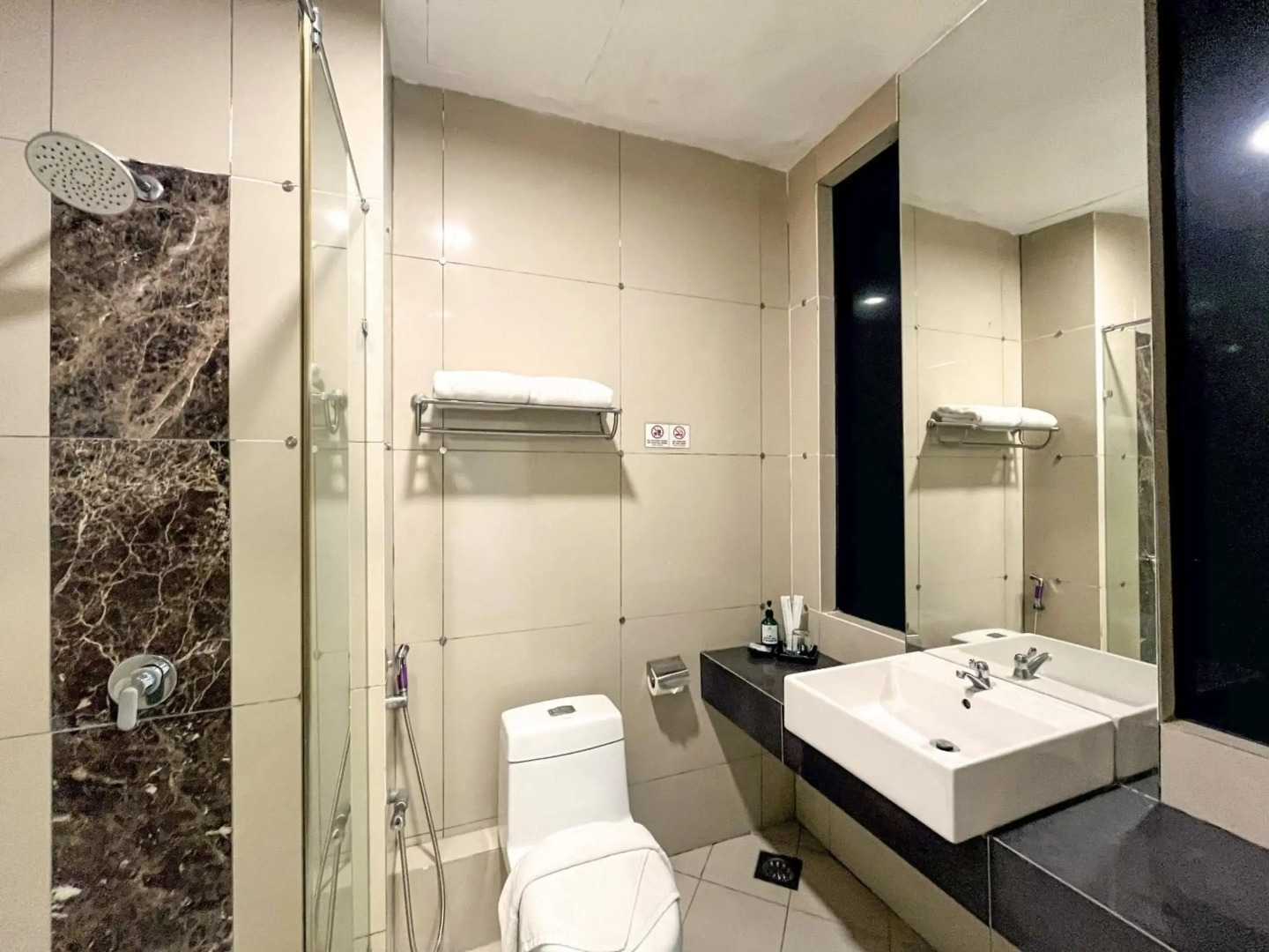 Courtyard Hotel @ 1Borneo