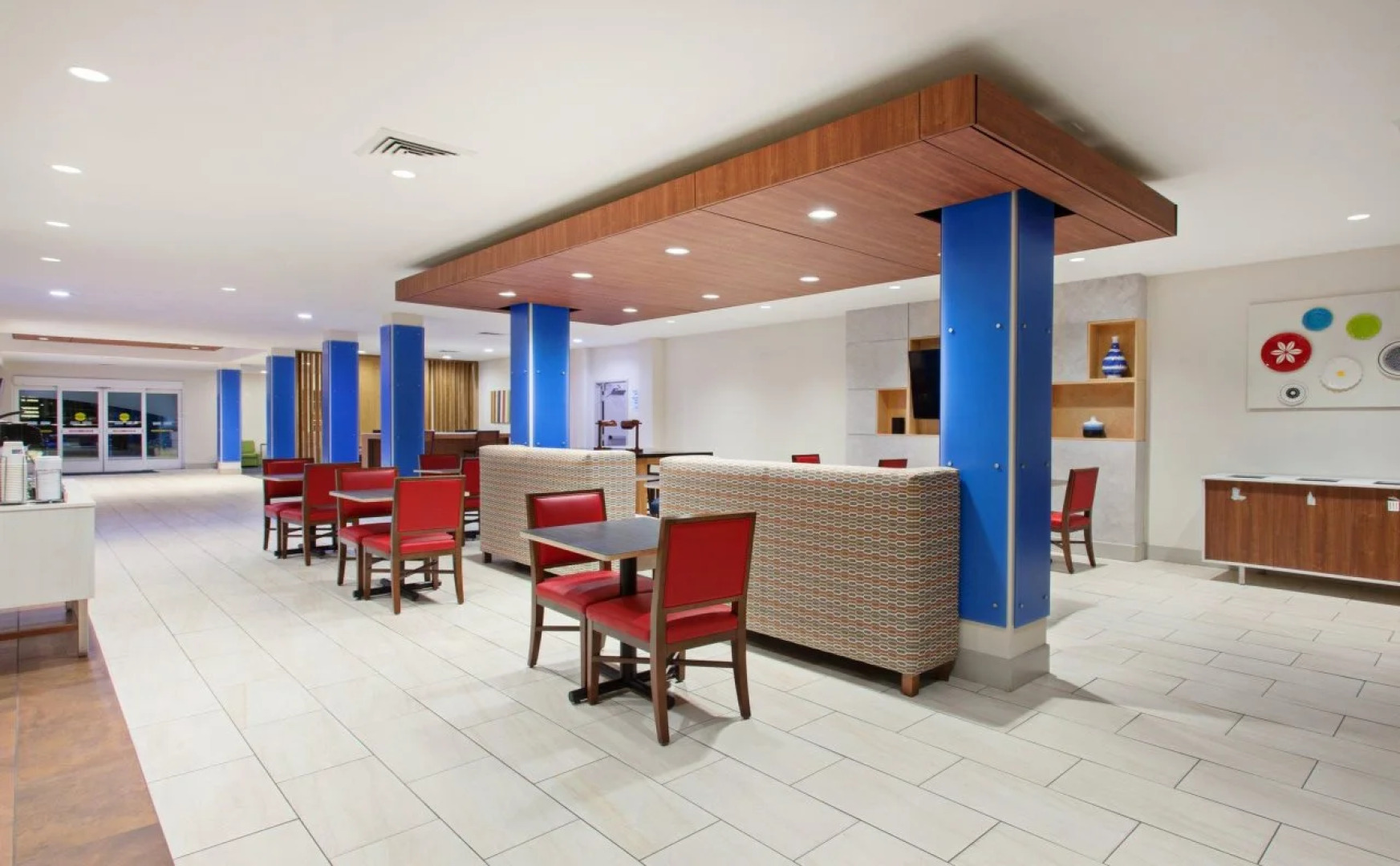 Holiday Inn Express & Suites Corona by IHG