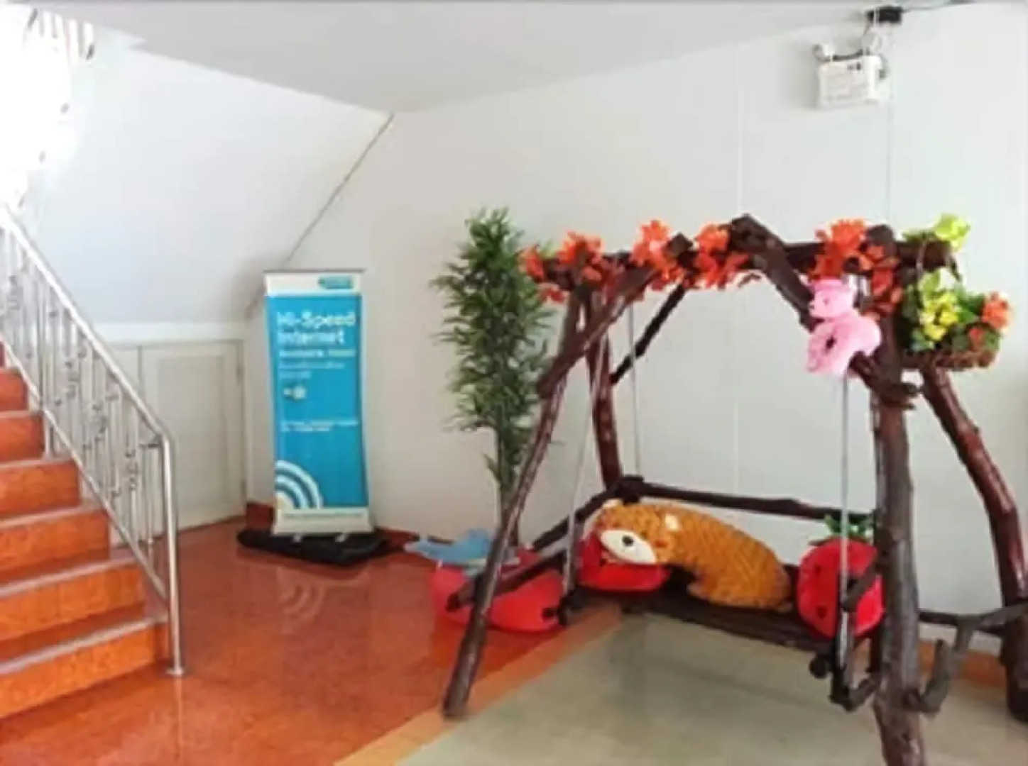 Suchart Leelawadee Home