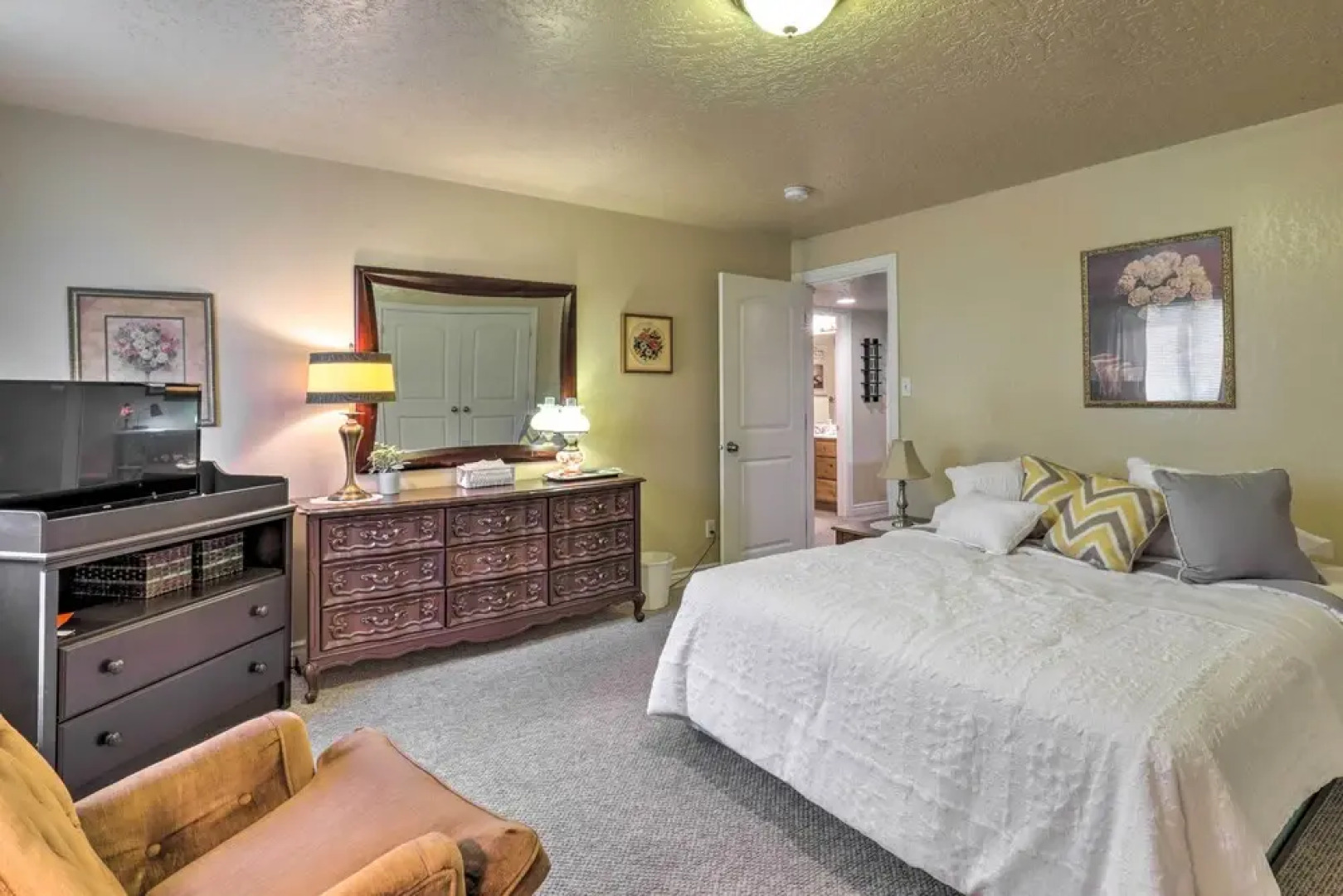 Lehi Family Apartment w/ Gas Grill & Fire Pit!