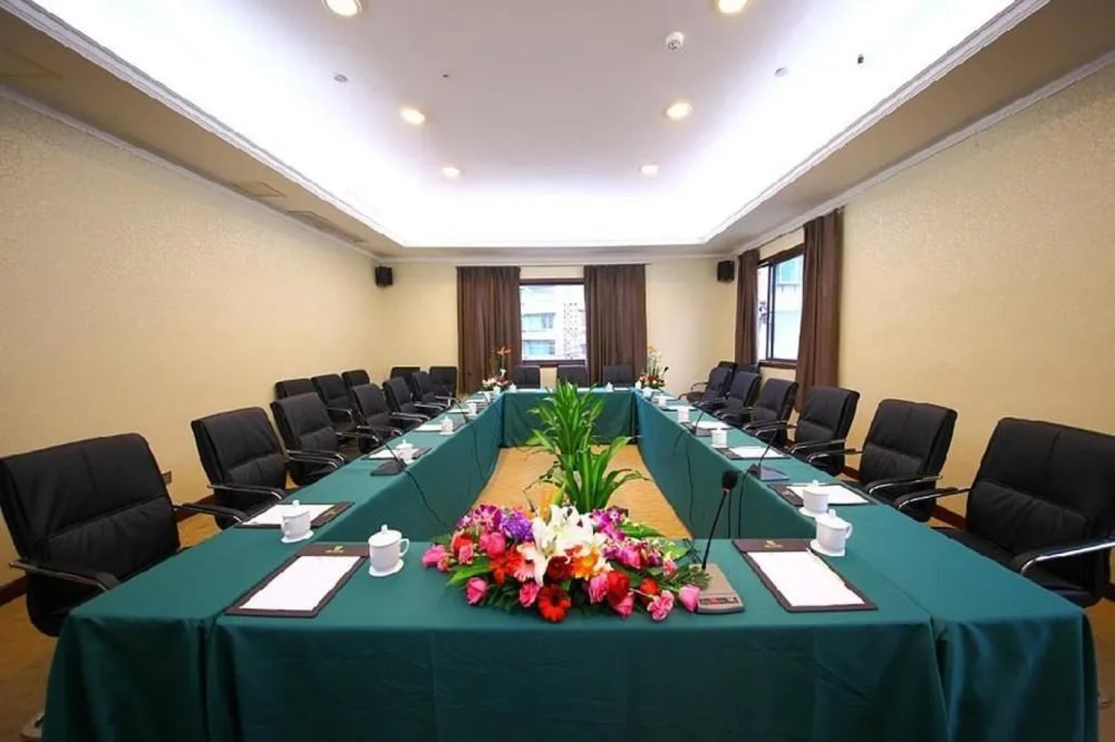 Vienna Hotel (Guiyang Fountain Subway Station Yangmingci Subway Station)