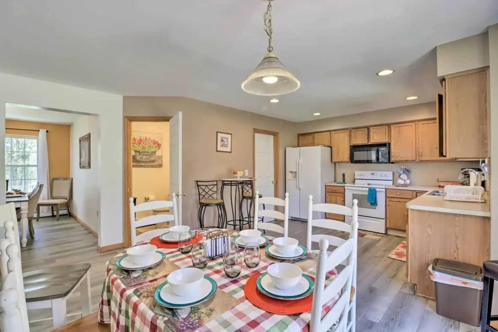 Colonial House in Quiet Area Near Camelback Resort