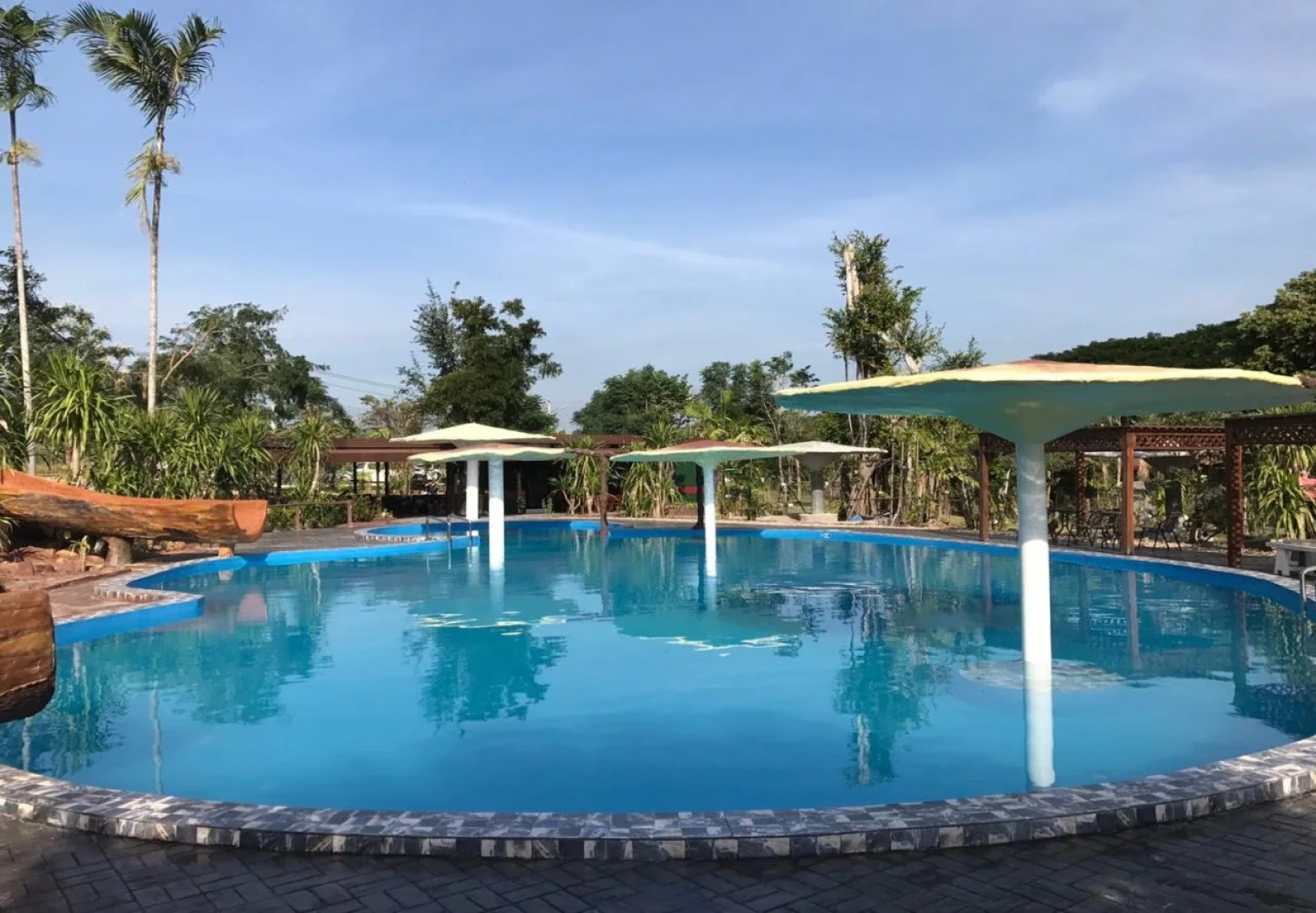 Alongkorn Farm and Resort