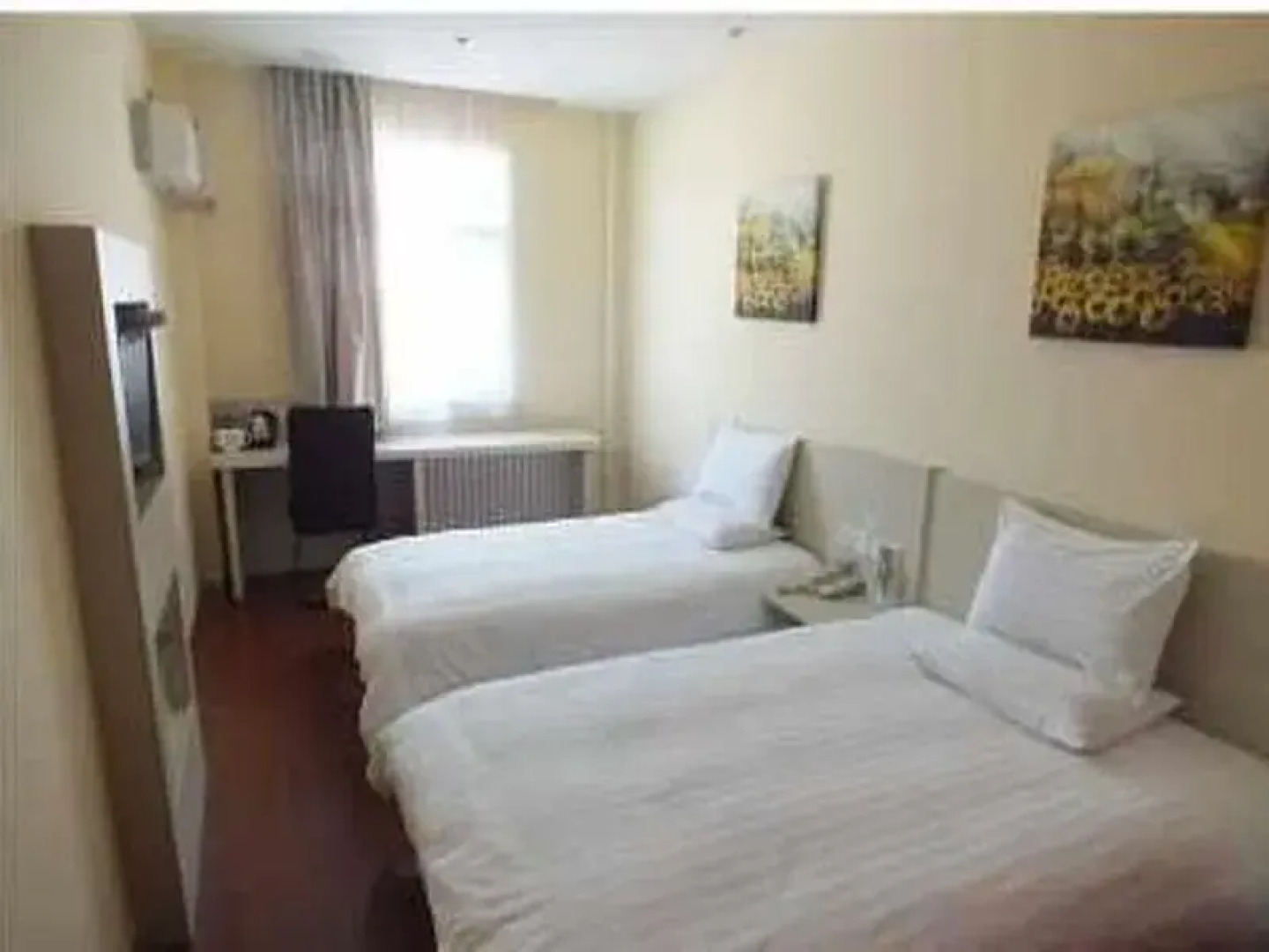 Hanting Express Yulin Lingxiao Plaza Branch