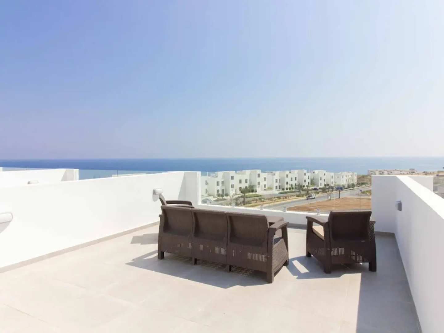 Modern and Spacious Apartment With Beautiful Roof Terrace and sea View