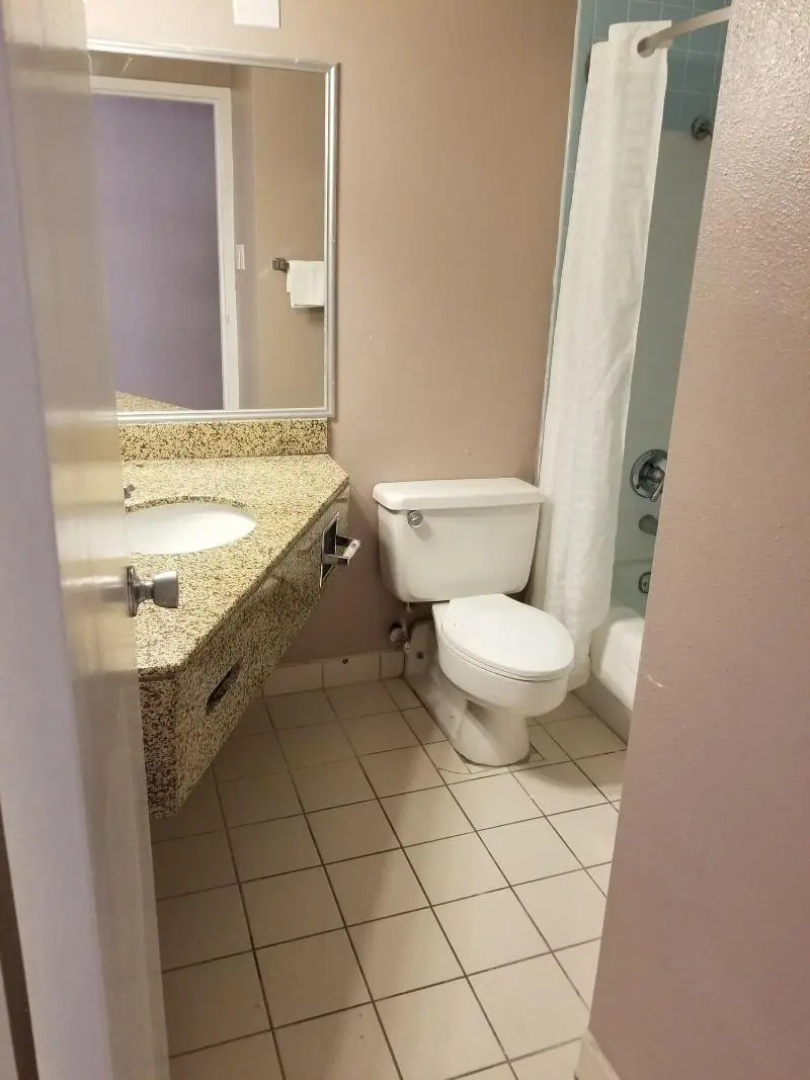Apm Inn & Suites