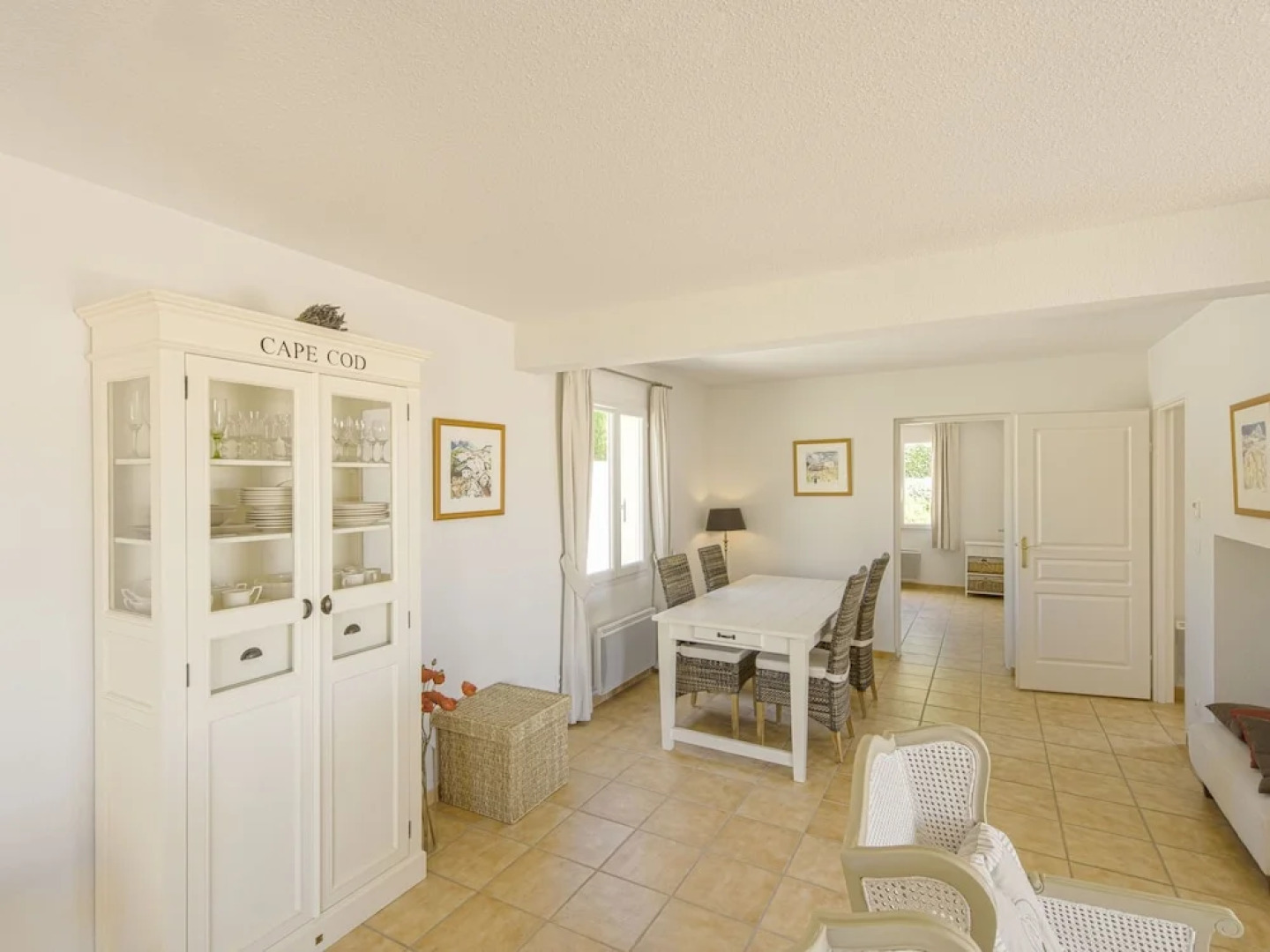 Modern Villa in Saumane-de-Vaucluse with Swimming Pool