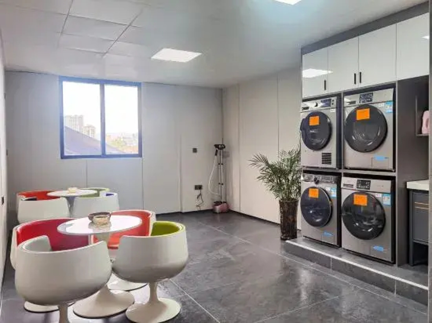 Royal Hot Spring Theme Inn