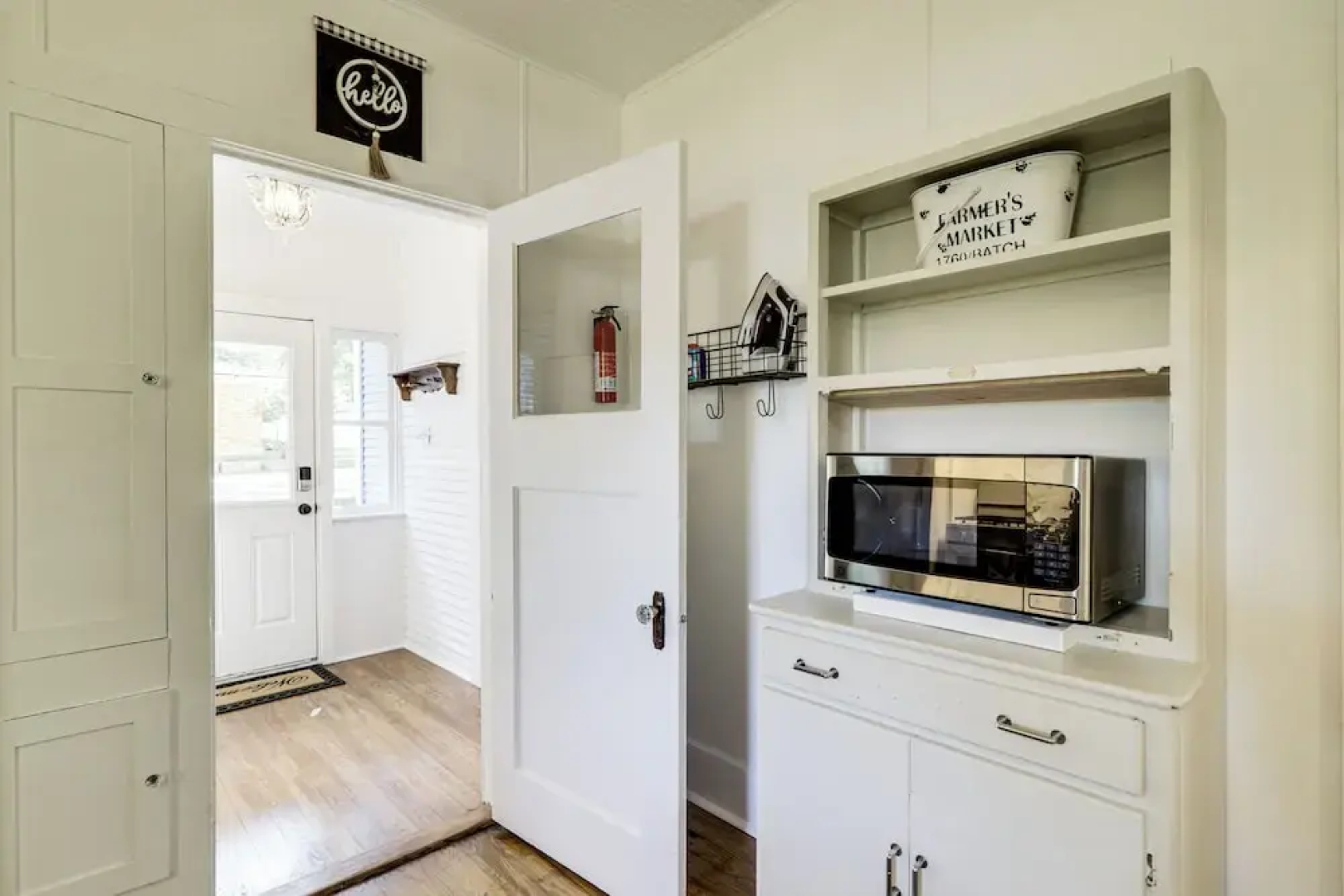 Easy Dtwn Access: Restored 1930s Brenham Retreat