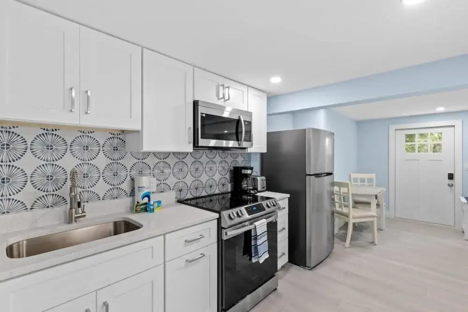 THE Palmview AND Sandpiper Inns