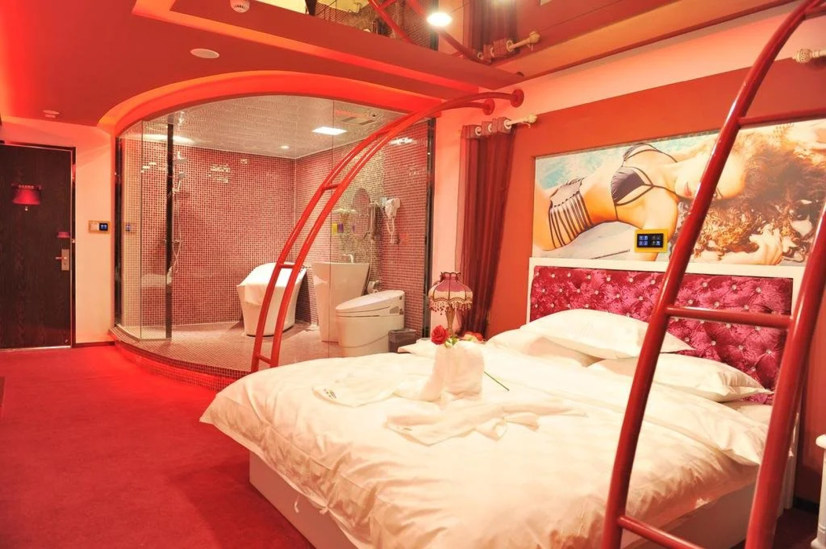 Eaka Hotel