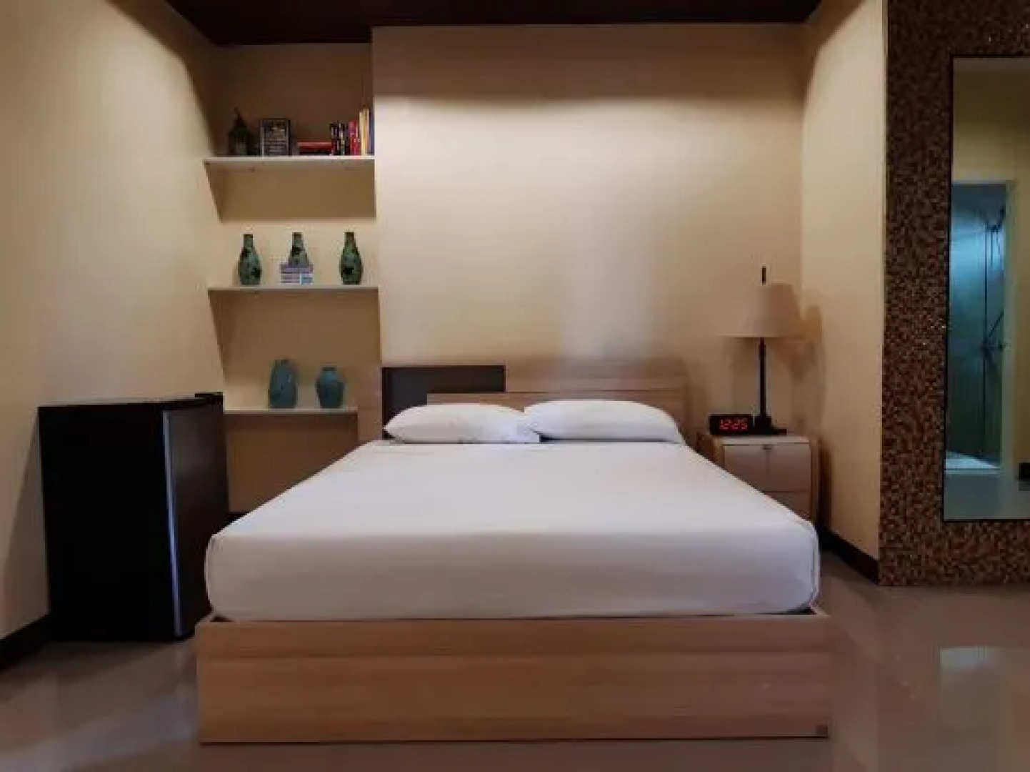 OYO 593 Plumeria Hotel