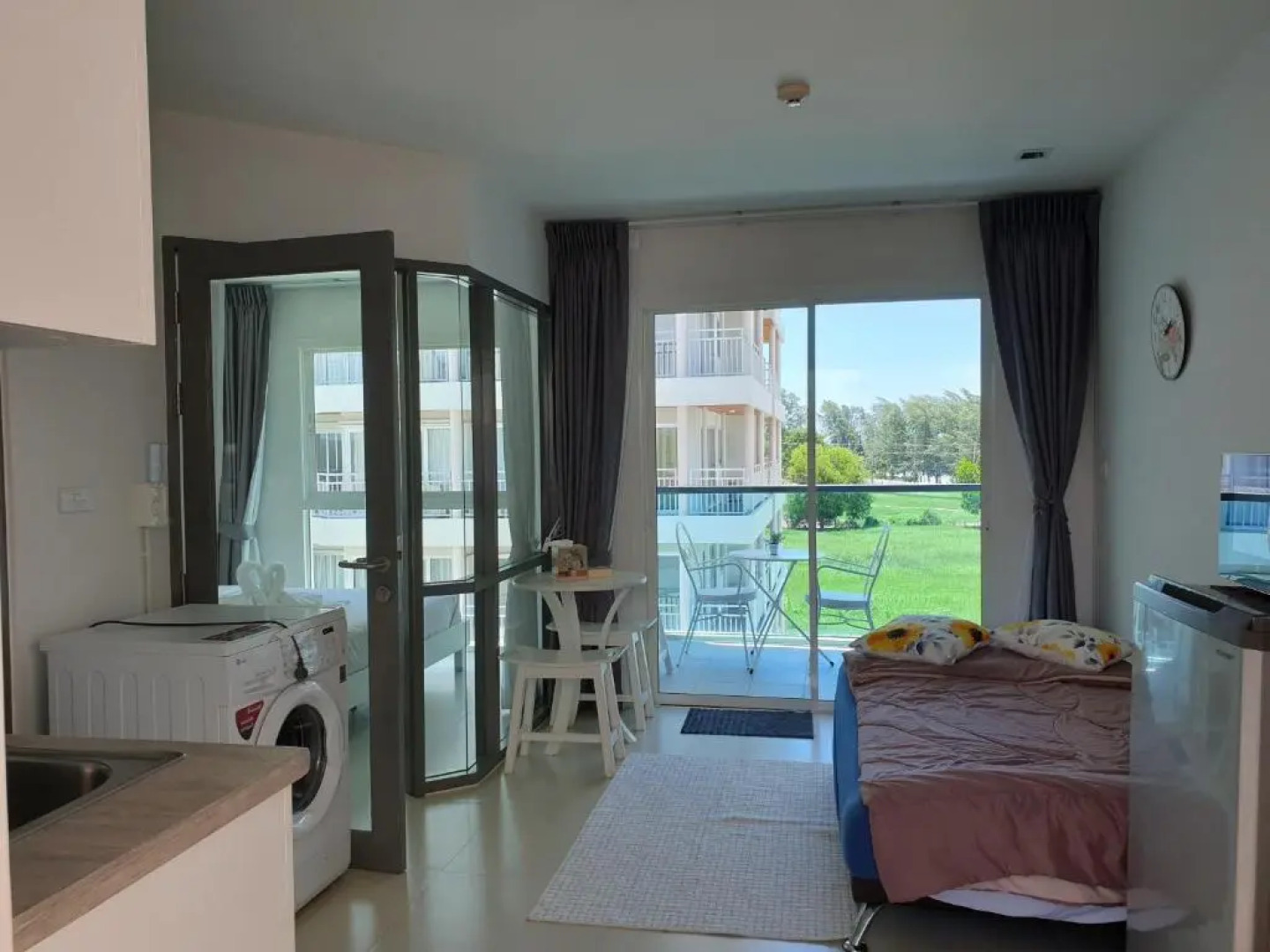 Grandblue condominium Room401 LeamMae phim Beach