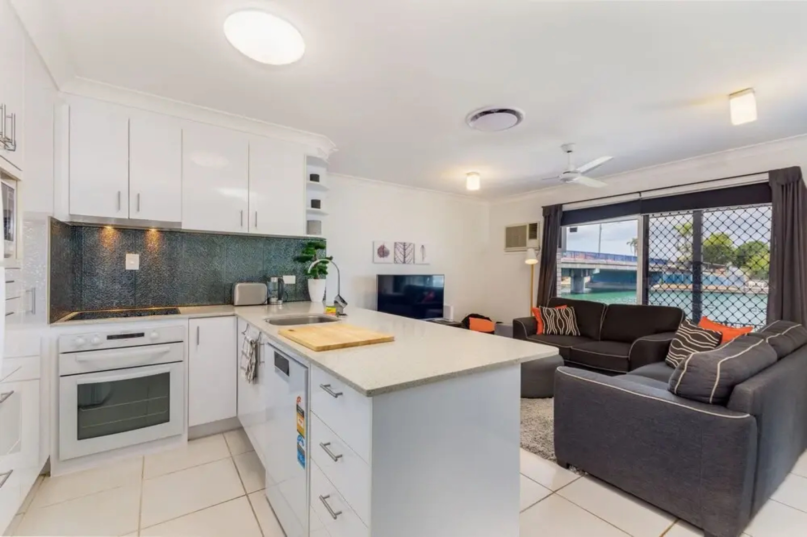 Canal Duplex Close to Everything you Need for a Great Holiday