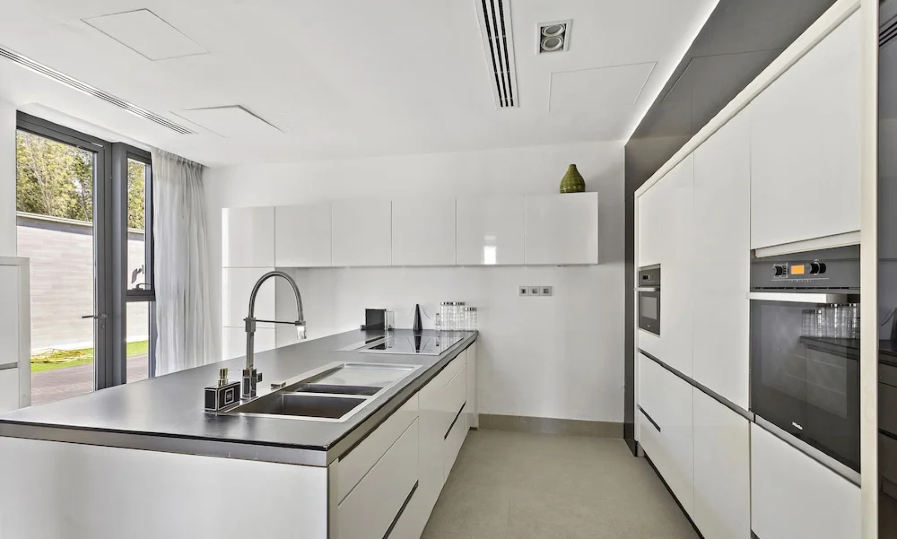 WelHome - Extraordinary Giant Water Villa on Nurai Island