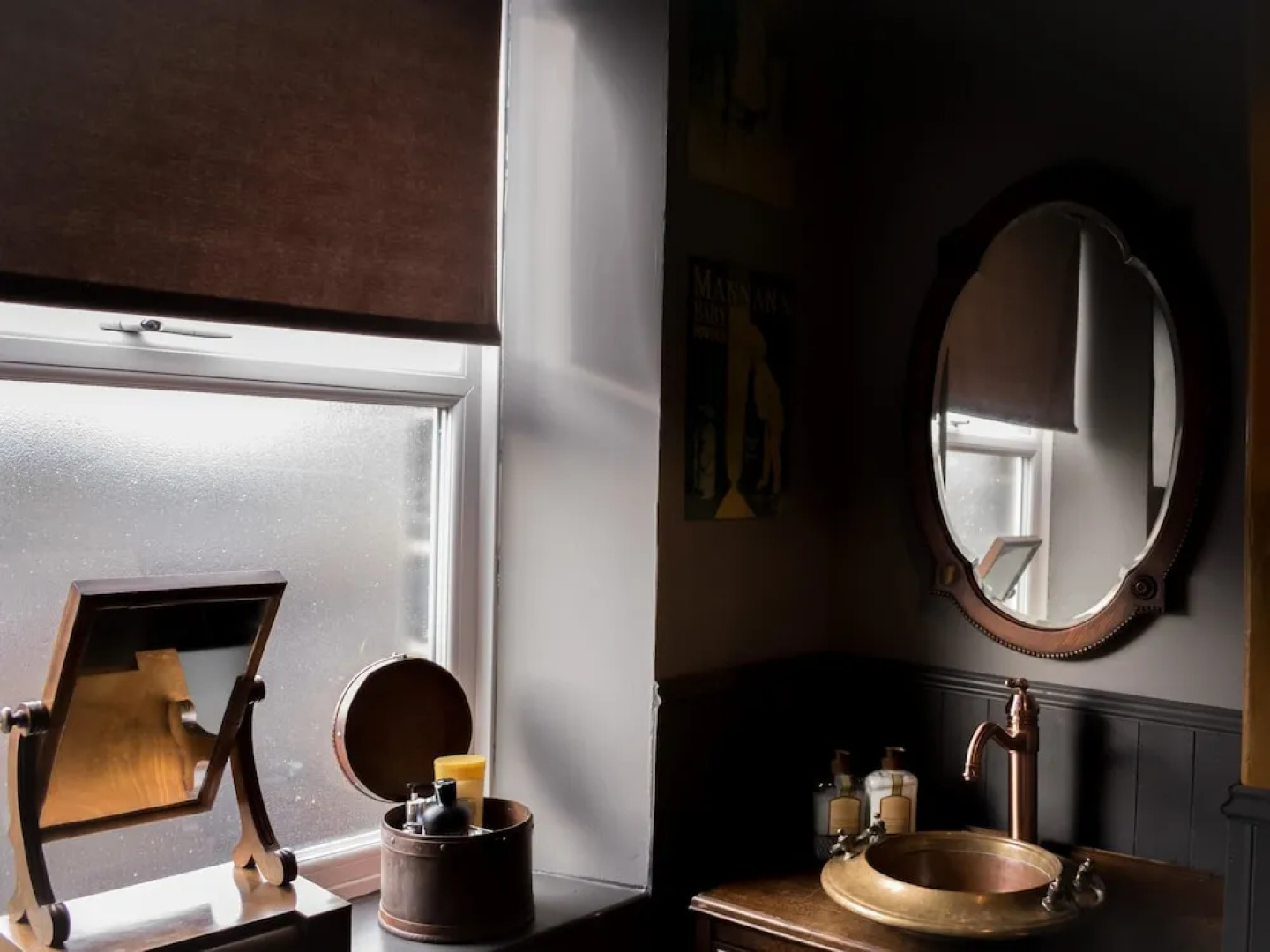 Gin Lounge Rooms