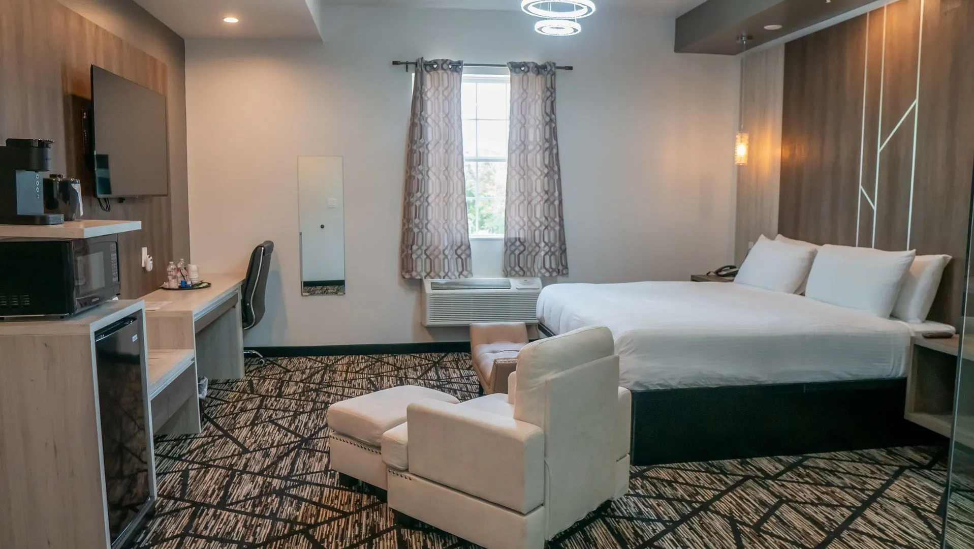 Comfeeni Inn and Suites