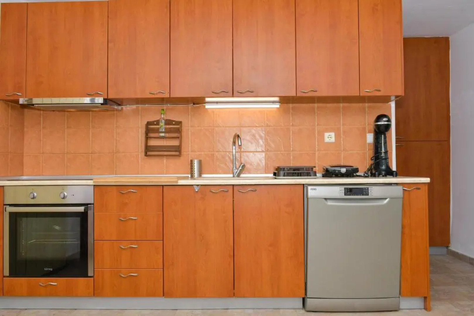 House in 10 acres of grass with horses