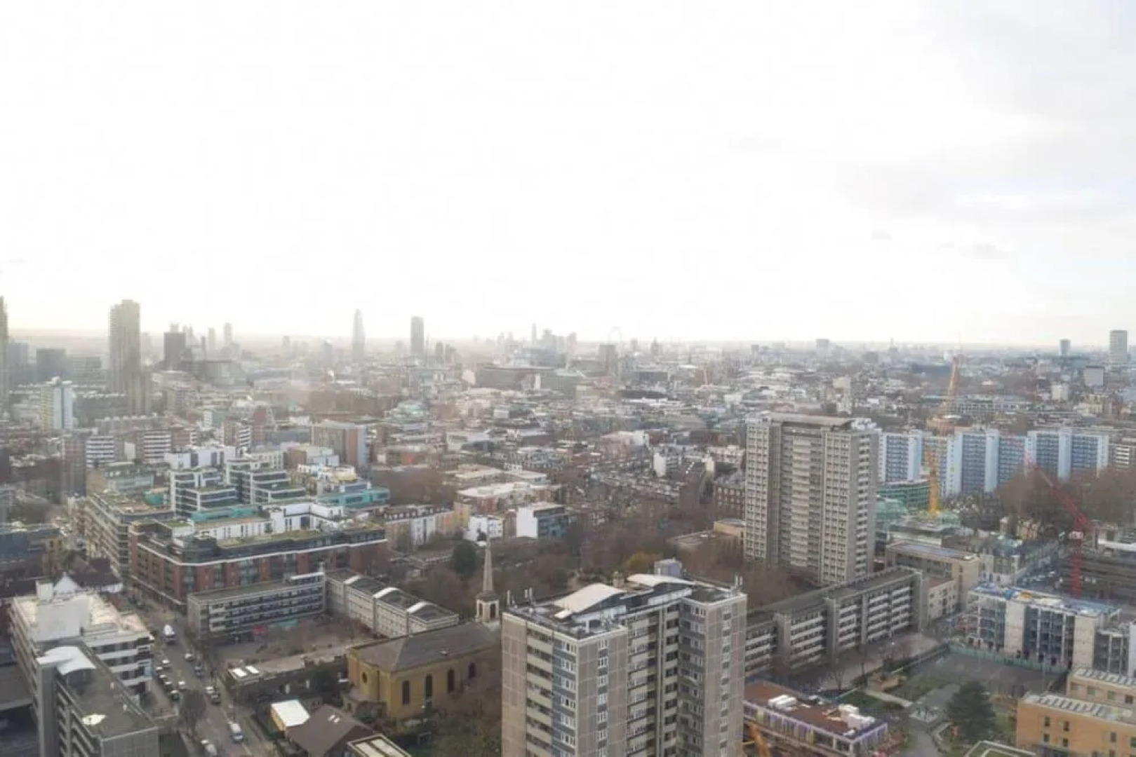 Stylish 2 Bedroom With Access to Pool and Gym