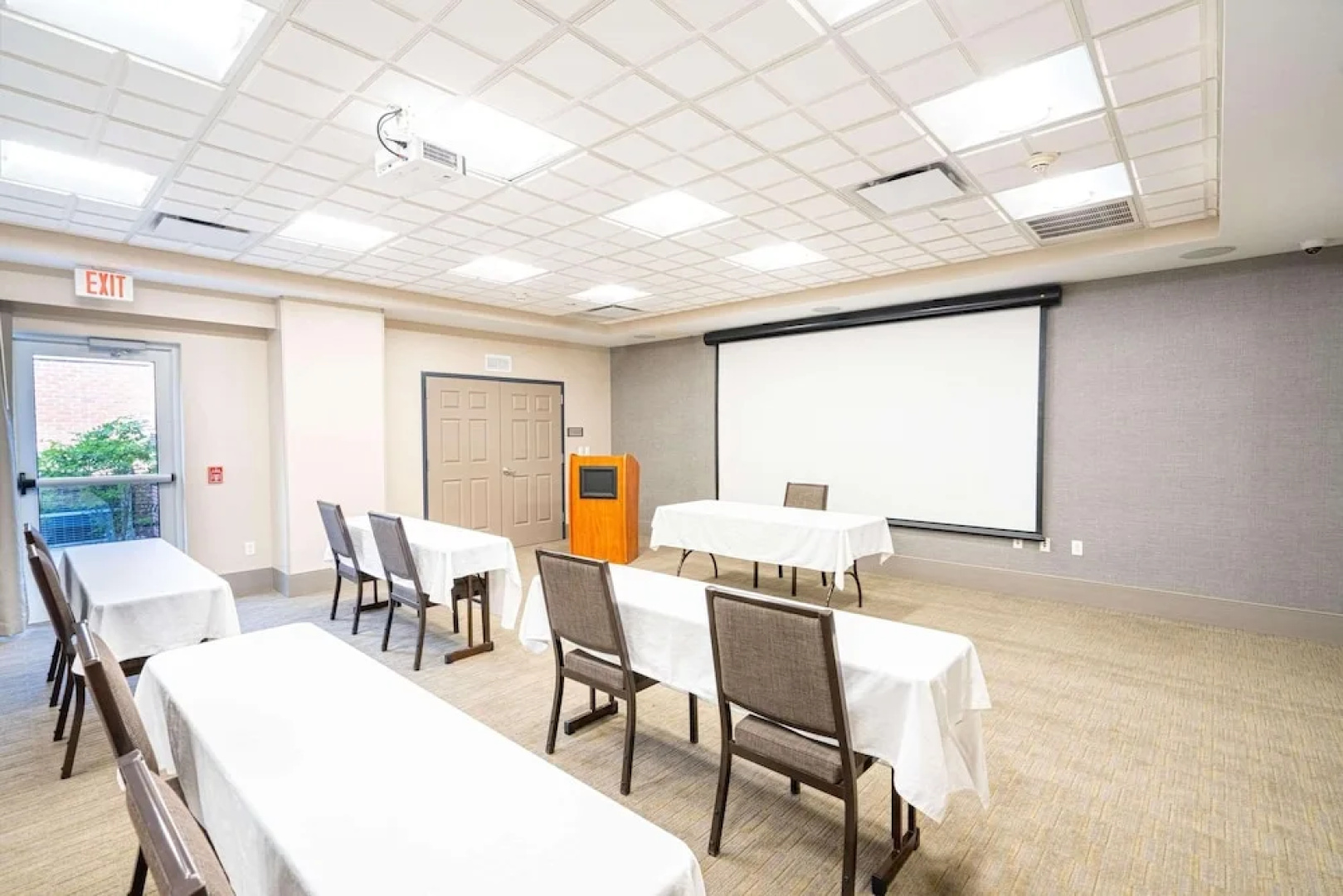 Country Inn & Suites State College
