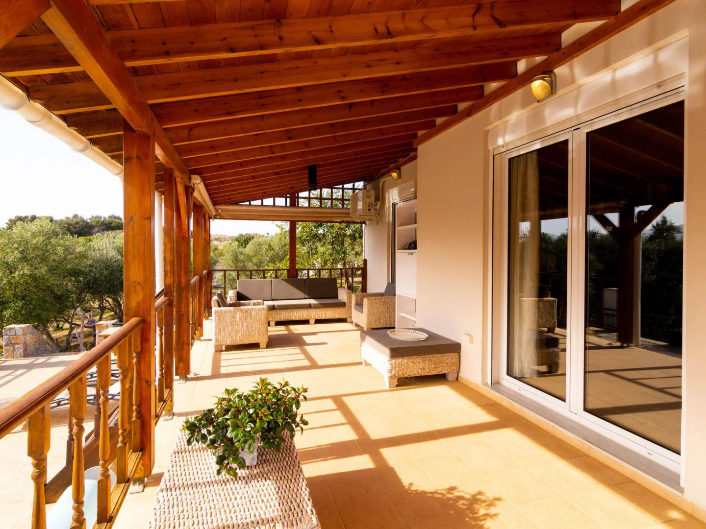 Beautiful Villa Near Sea in Epano Sisi