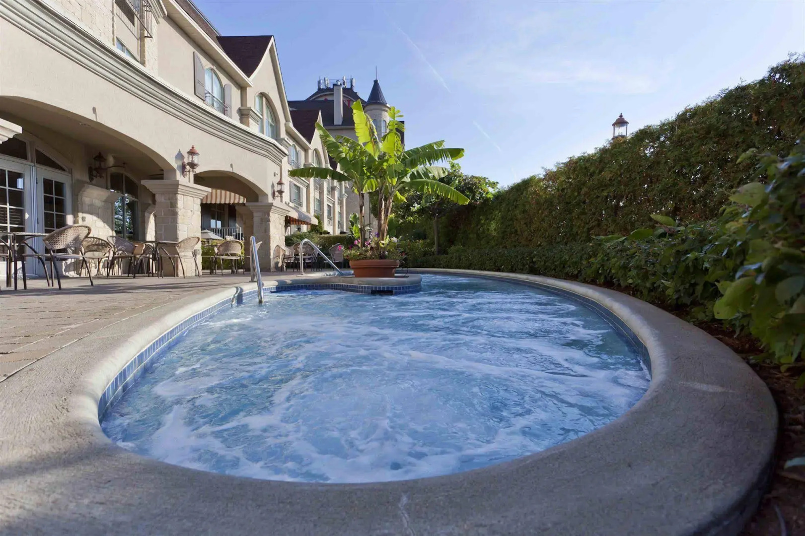 Le St-Martin Hotel & Suites Laval