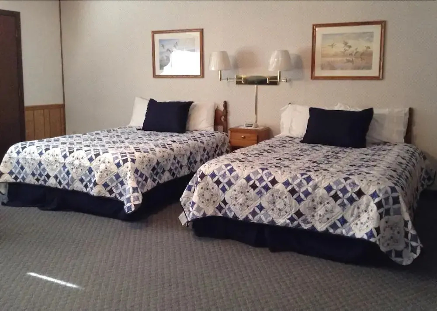 The Chalet Motel & Apts