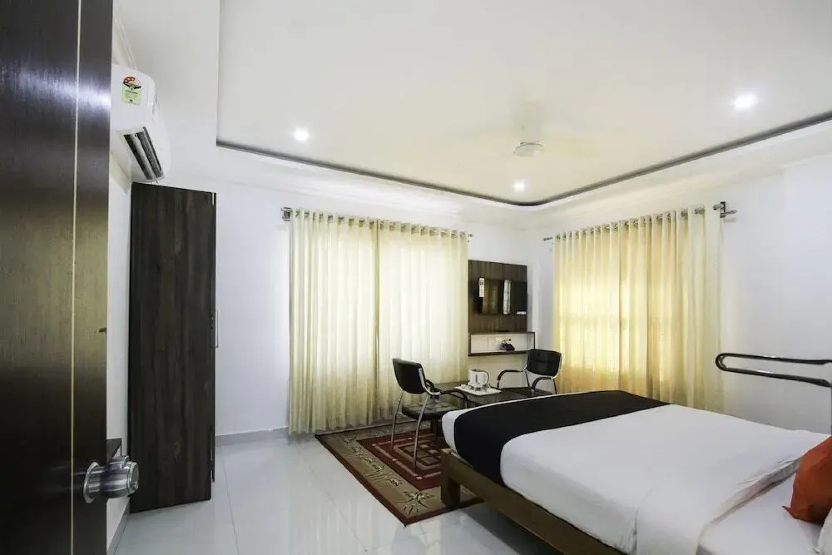 Rich Fort By OYO Rooms