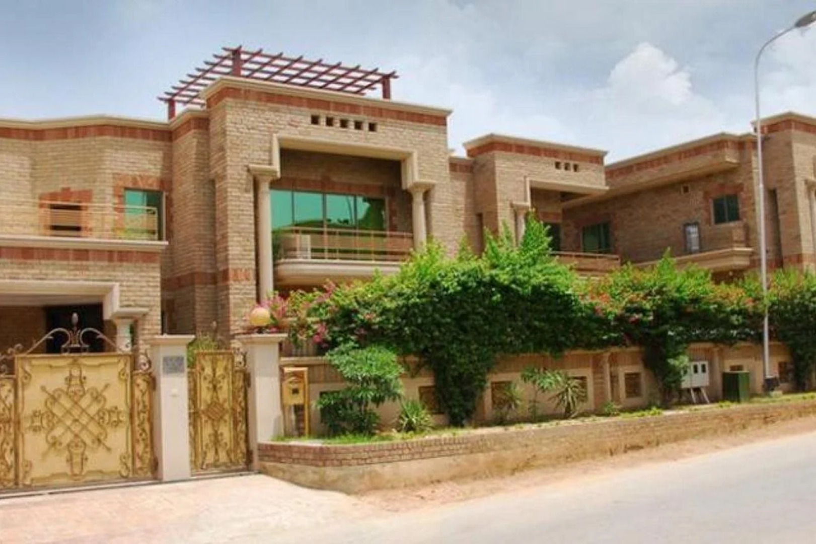 Avari Xpress - School Road