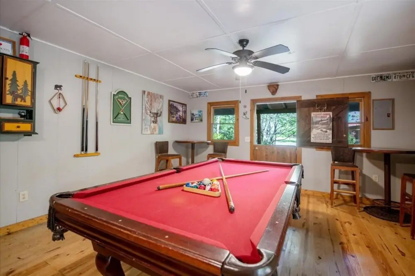 Cowboy Cabin - Gorgeous Unique Mountain Cabin With Creek Porch Pool Table