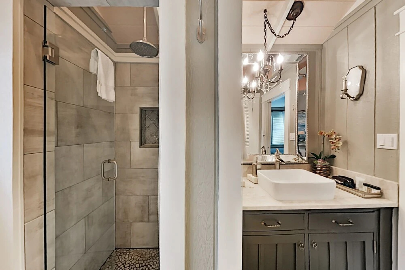 Charming W/ Chic Decor -- Walk To Downtown 3 Bedroom Home