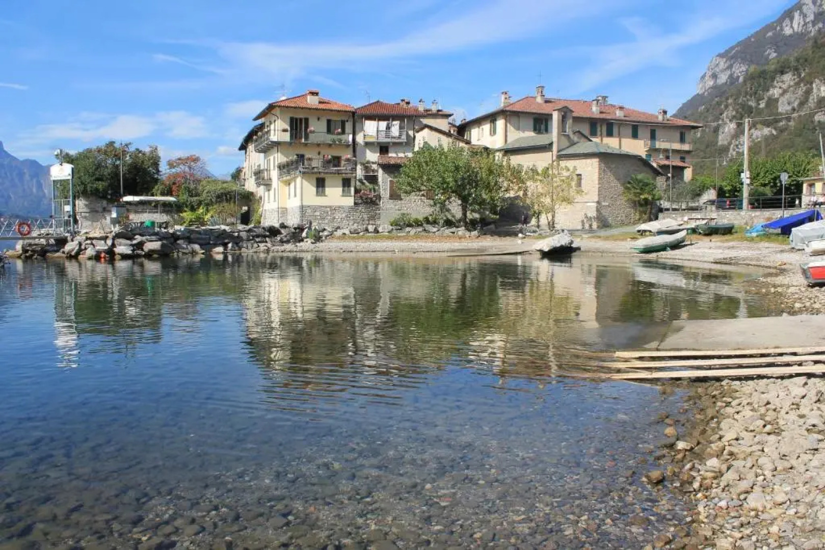 Balcony Lake View Apartment