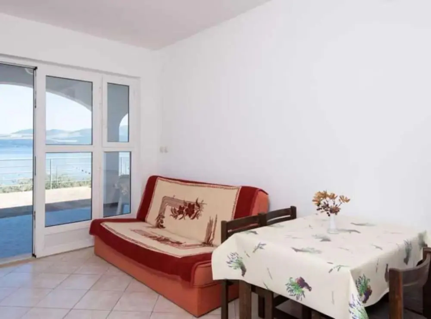Spacious and Cozy Seafront Apartments