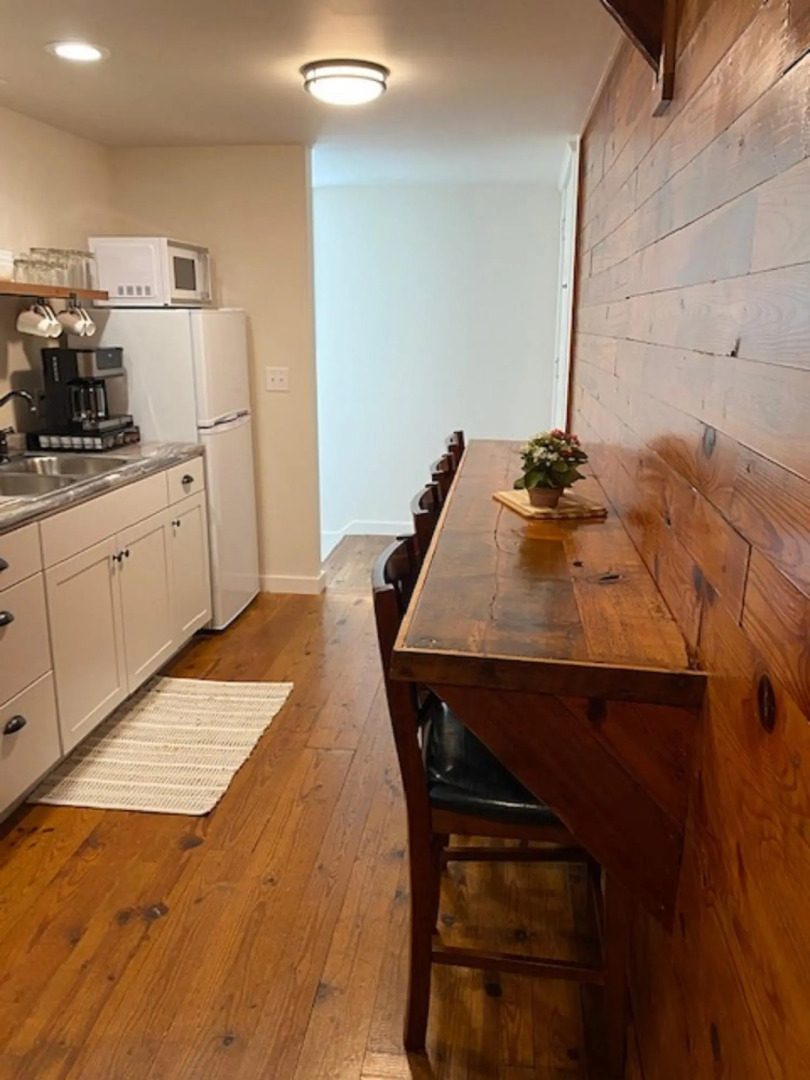 Greeter Falls Lodge Suite 4